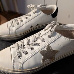 Havana White/ gold multi trainers with gold star vintage lace tags Size 7.5